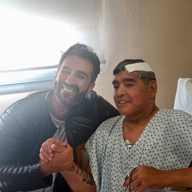 Investigan médico de Maradona