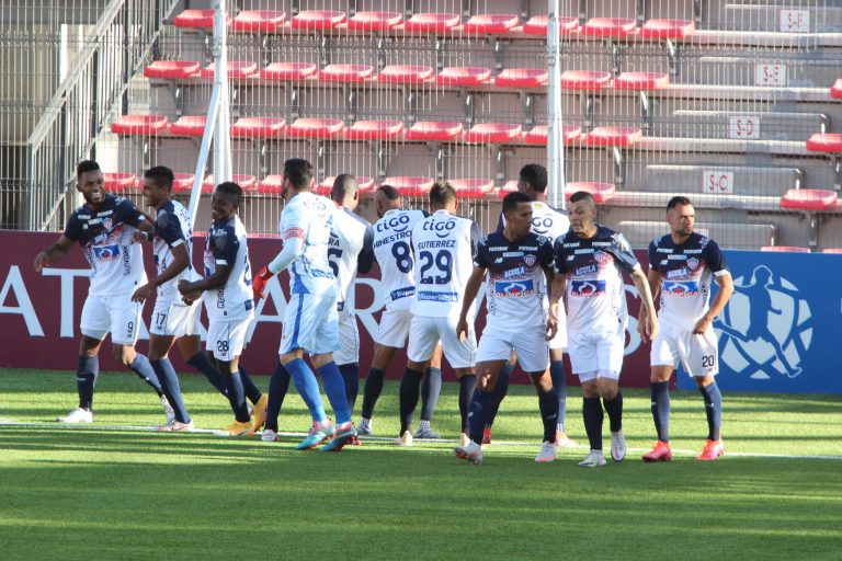 Junior siguió en carrera