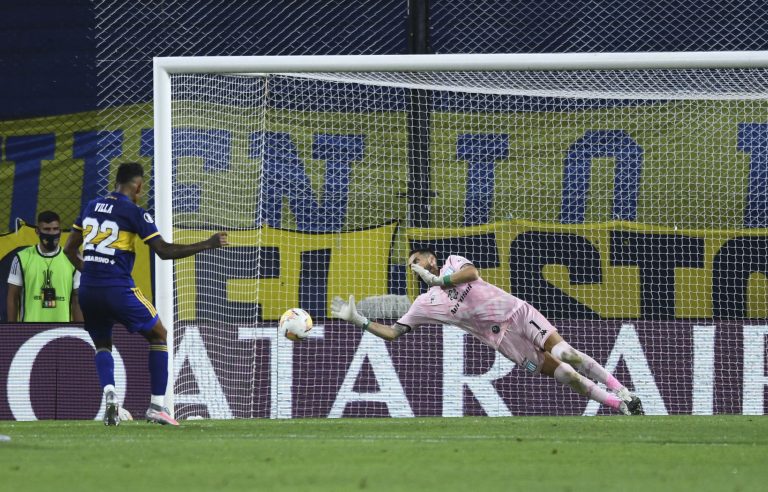 Villa, navidad anticipada en La Boca