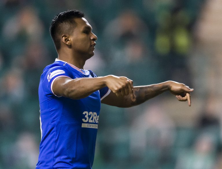 Morelos, gol y victoria con Rangers