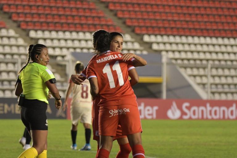 Gran debut de América