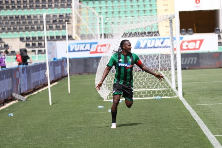 Doblete de Rodallega, pero sigue en el descenso    