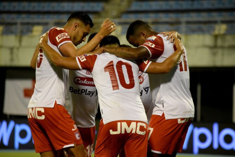 Santa Fe goleó y clasificó