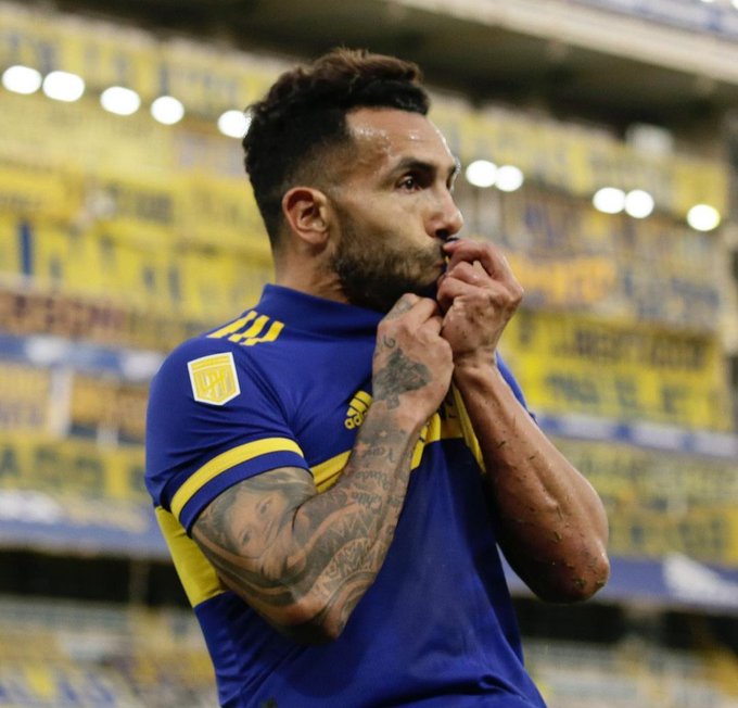 Tévez le dijo adiós a Boca Juniors