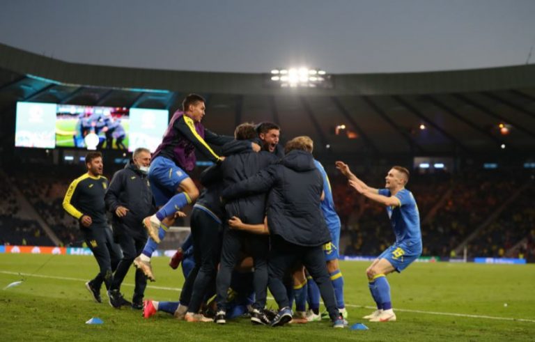 Ucrania con gol agónico clasificó a cuartos