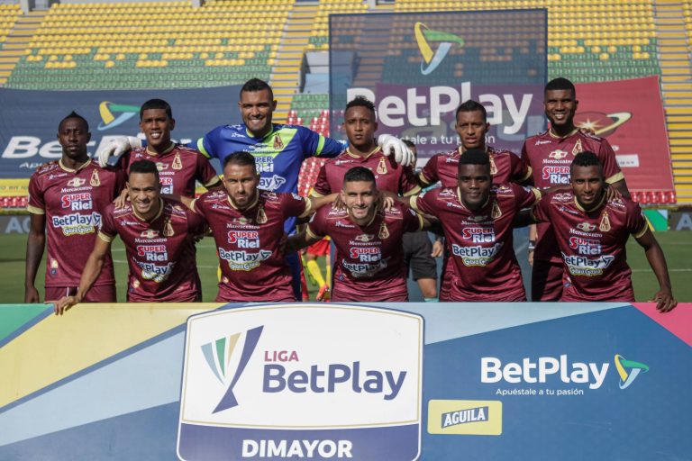 El campeón debutó con victoria