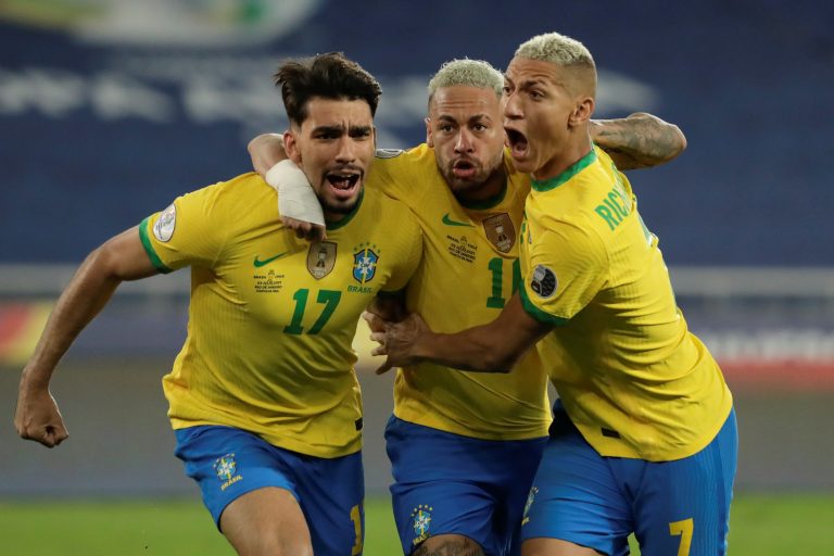 Brasil, a semifinales con lo justo