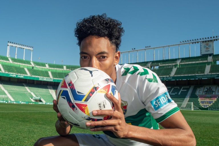Mojica seguirá con Elche