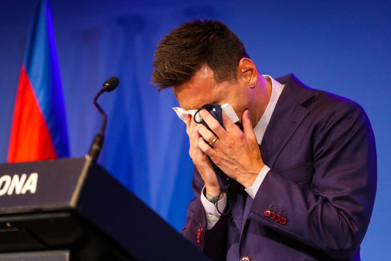 Messi, entre lágrimas, le dijo adiós al Barça