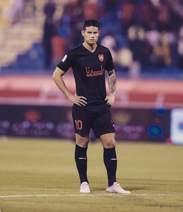 James debutó con derrota