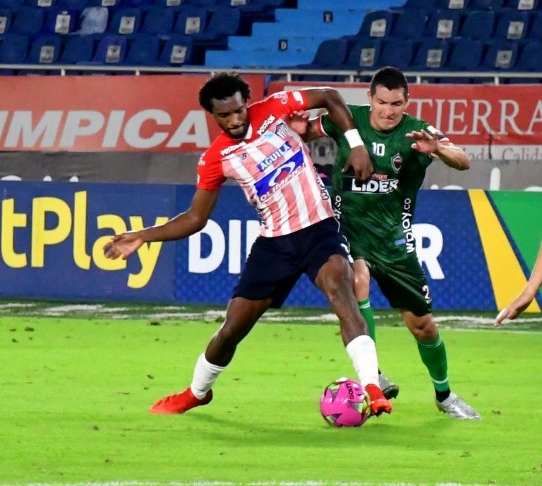 Junior se acomodó en los 8