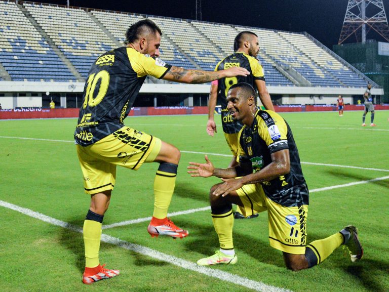 Alianza golea y se acerca a la clasificación