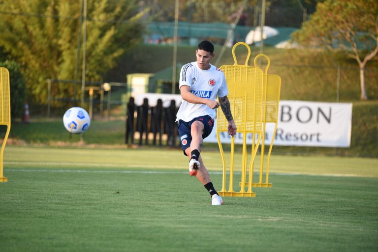 James ya entrena con Colombia