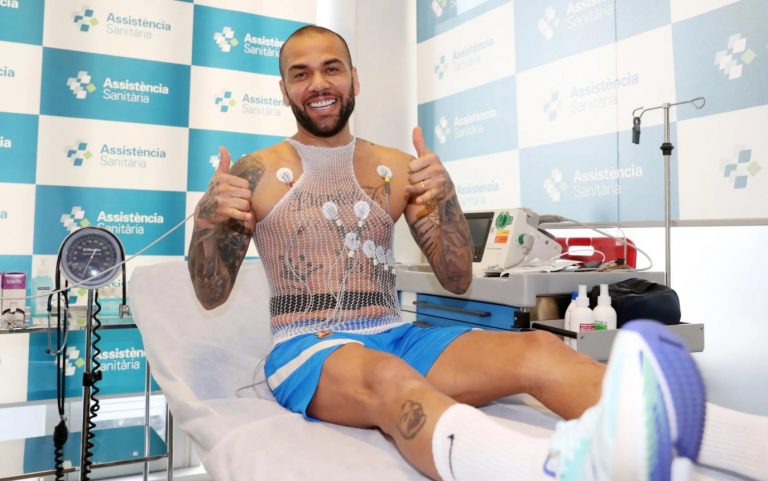 Dani Alves superó exámenes en el Barcelona