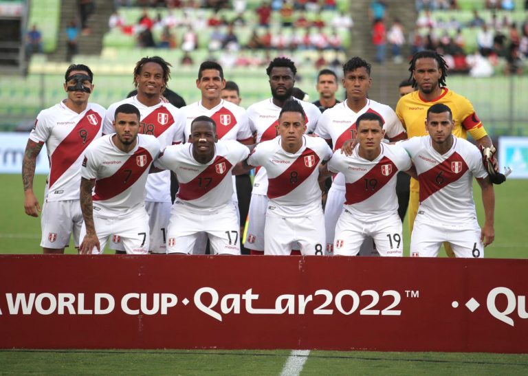 Perú se prepara para enfrentar a Colombia