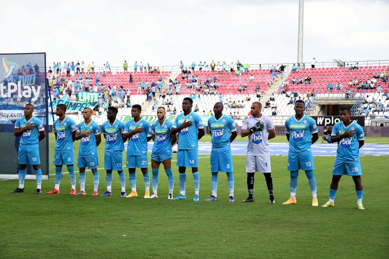 Jaguares, líder con suspenso