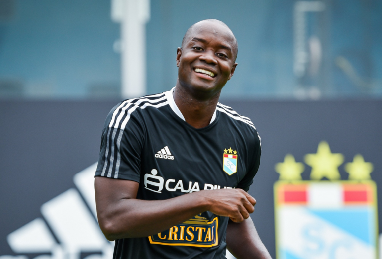 Jhon Jairo Mosquera ya está en Perú