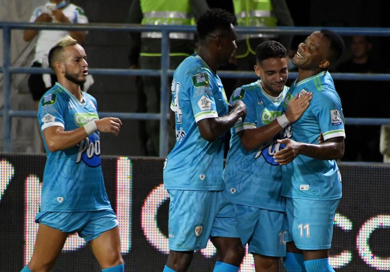 Jaguares ganó en casa y es líder parcial