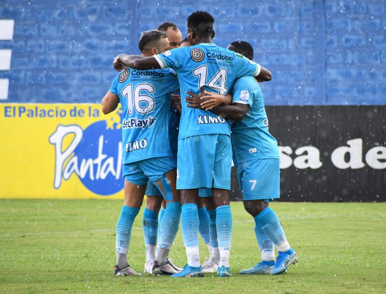 Jaguares, cerca de los 8