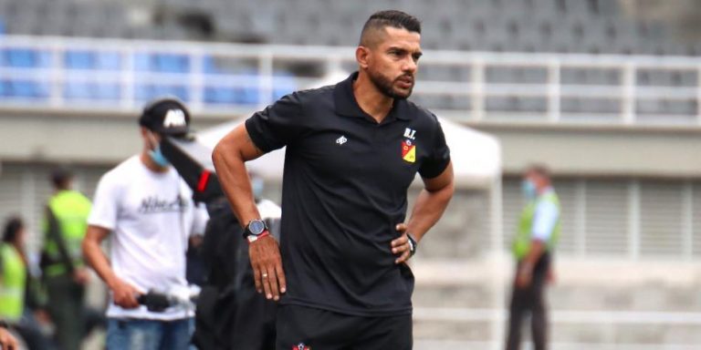 Pereira se quedó sin técnico