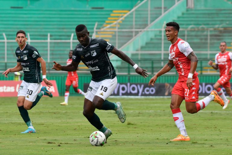 Santa Fe empató y se metió entre los ocho