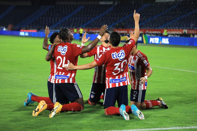 Junior selló la clasificación con goleada