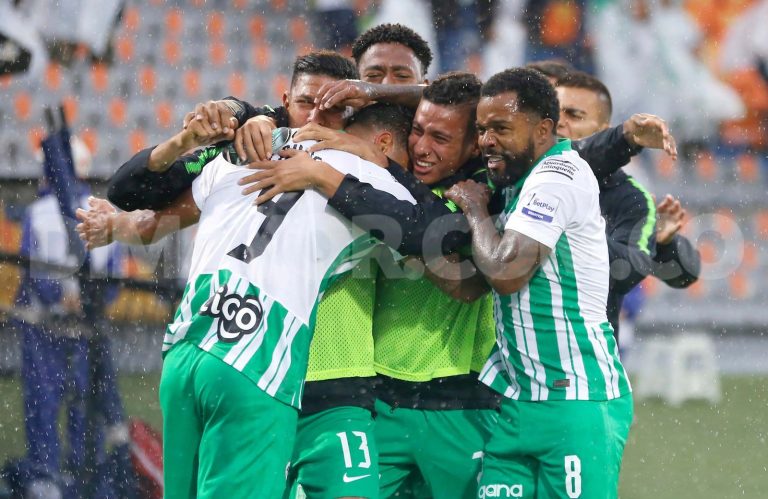 Nacional goleó y volvió a la pelea