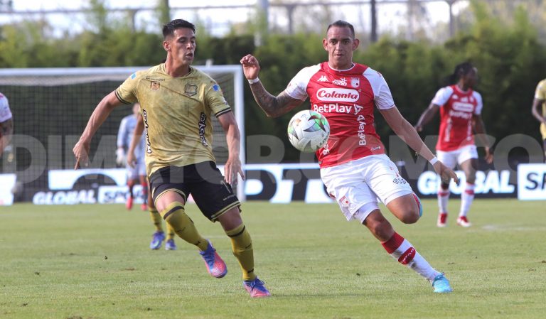 Águilas salvó un punto ‘in extremis’