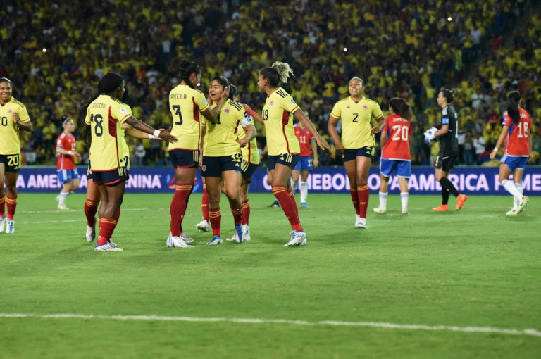 Colombia goleó a Chile y avanzó en la Copa América