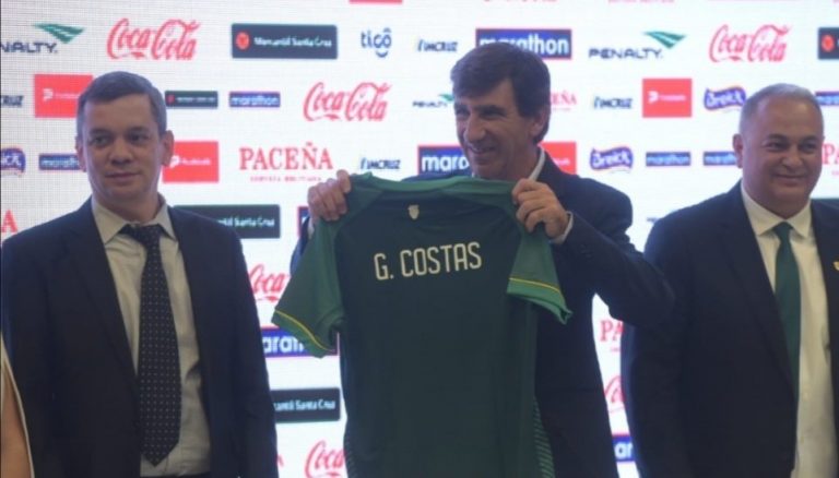 Gustavo Costas llegó a Bolivia