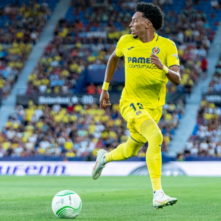 Johan Mojica debutó con asistencia en Villarreal