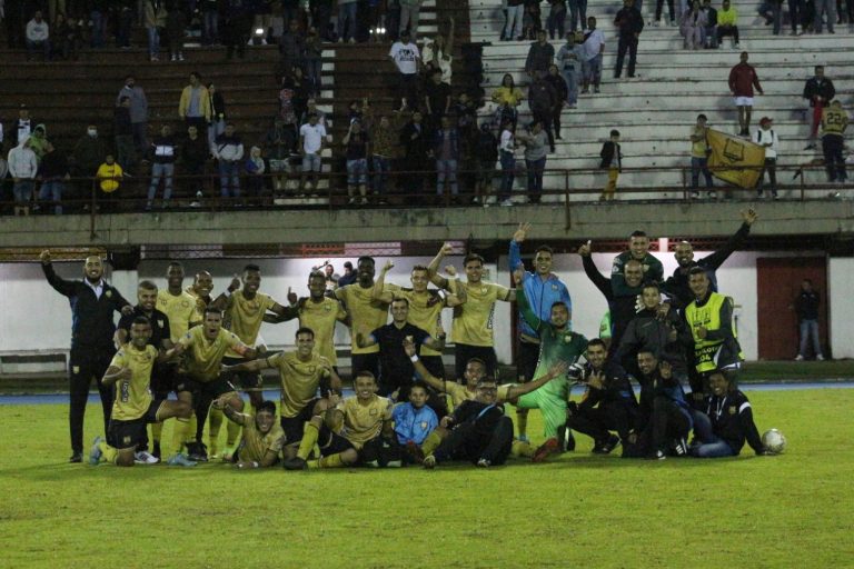 Águilas sigue volando en la tabla