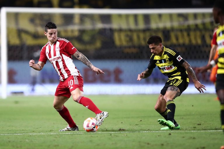 James debutó con Olympiacos