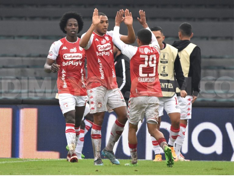 Santa Fe ganó y sigue en la pelea