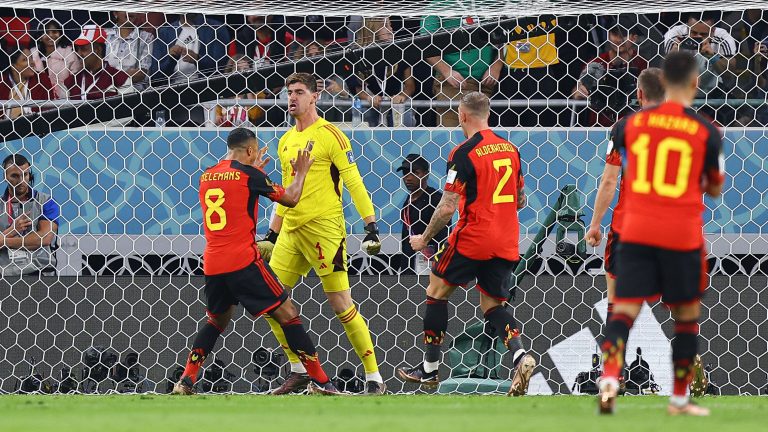 Bélgica debuta con apretado triunfo