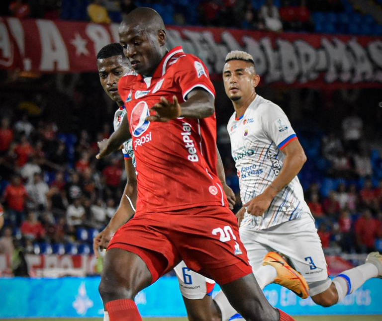 América mantiene la ilusión en el Grupo B