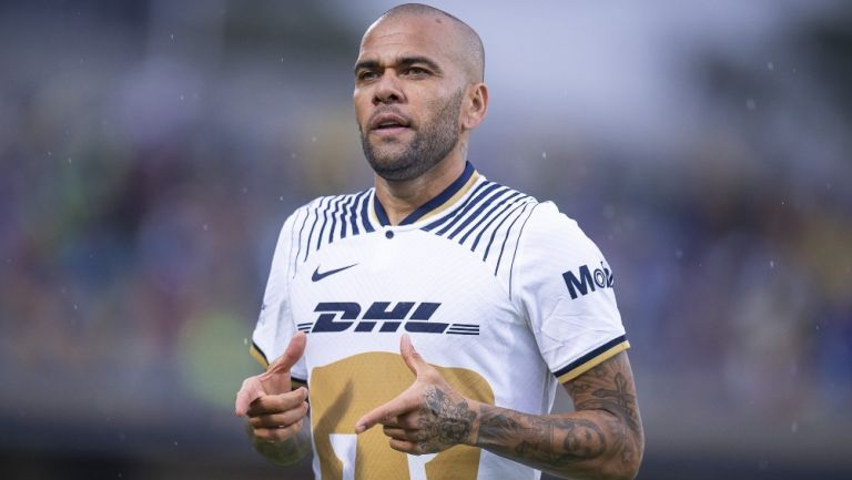 Pumas destituyen a Dani Alves