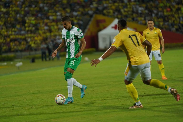 Bucaramanga y Nacional empataron en el debut de Teo