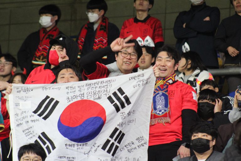 Una fiesta en la tribuna, así se vivo Corea vs Colombia