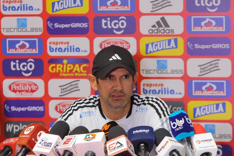 Arturo Reyes se fue de Junior