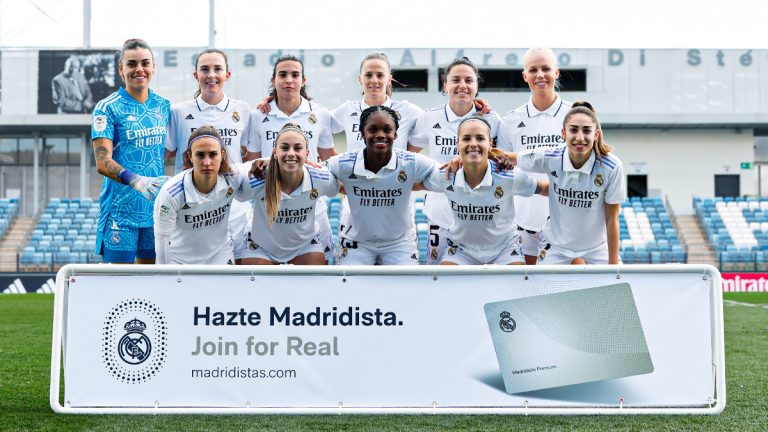 Linda, lesionada y sale entre lágrimas