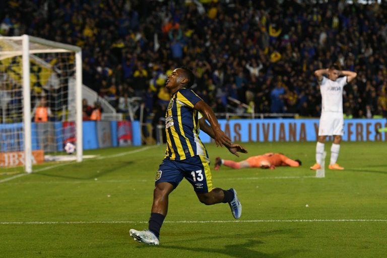 Jaminton se estrenó como goleador en Argentina