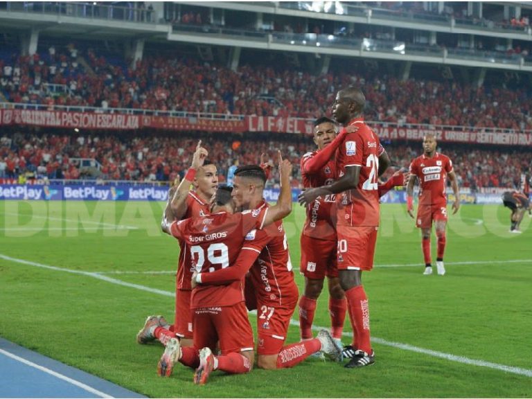 América, victoria y cerca de los cuadrangulares