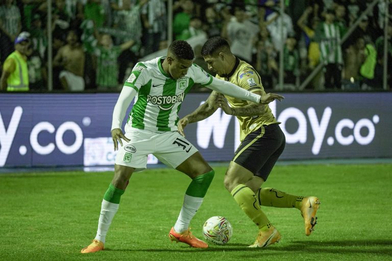 Nacional dio un paso más hacia la final y eliminó a Águilas