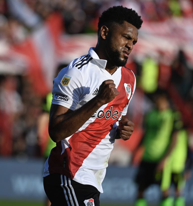 Borja anota y River sufre una derrota histórica