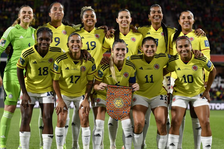 Colombia perdió, pero clasificó líder de su grupo