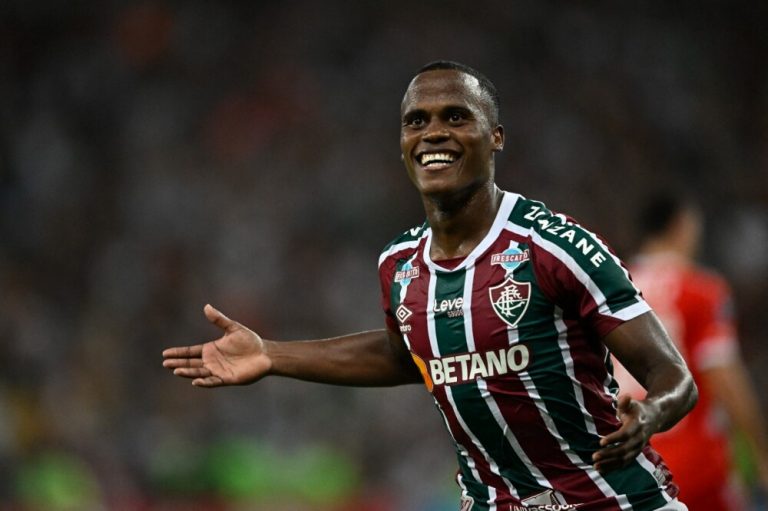 Alarma en la Selección: Jhon Arias salió lesionado en Fluminense