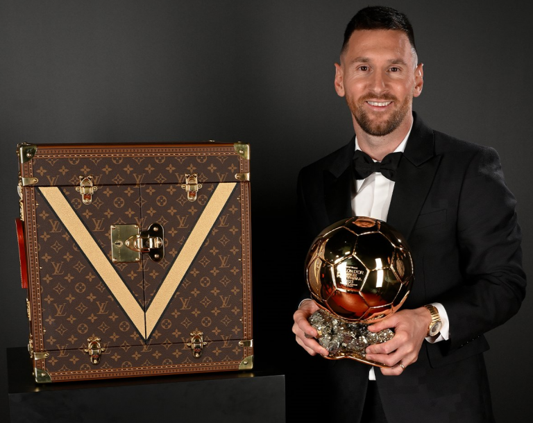 Messi recibe el premio al 'Atleta del año'