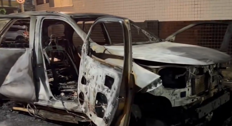 Vehículo de Stiven Mendoza fue incinerado tras descenso del Santos