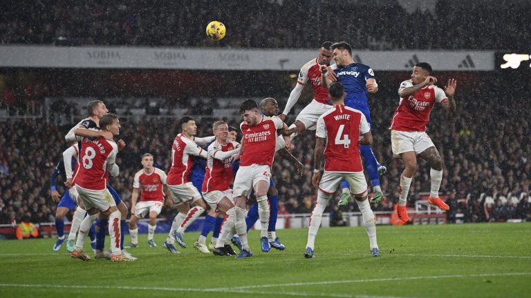 Arsenal cae ante West Ham y pierde el liderato de la Premier